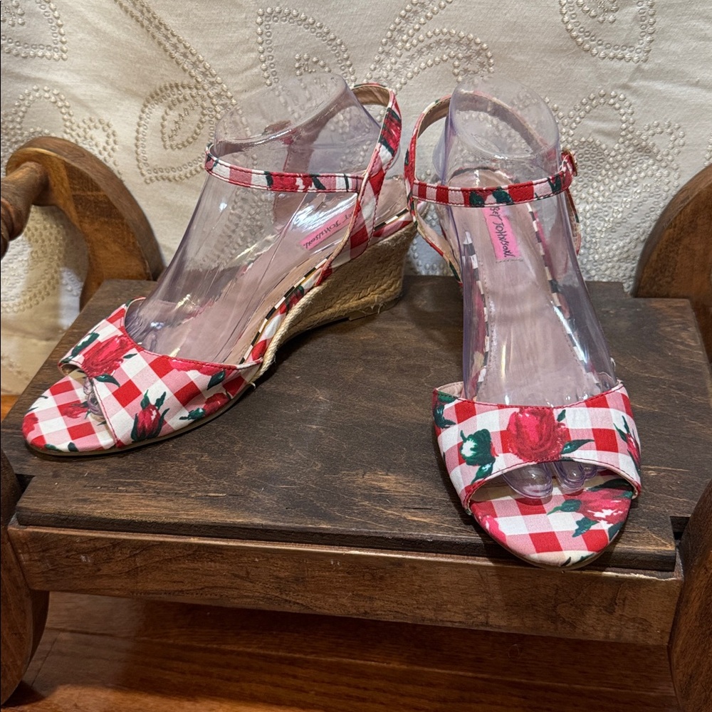 BETSEY JOHNSON Athena Red Rose Floral Espadrille Wedge Sandals
